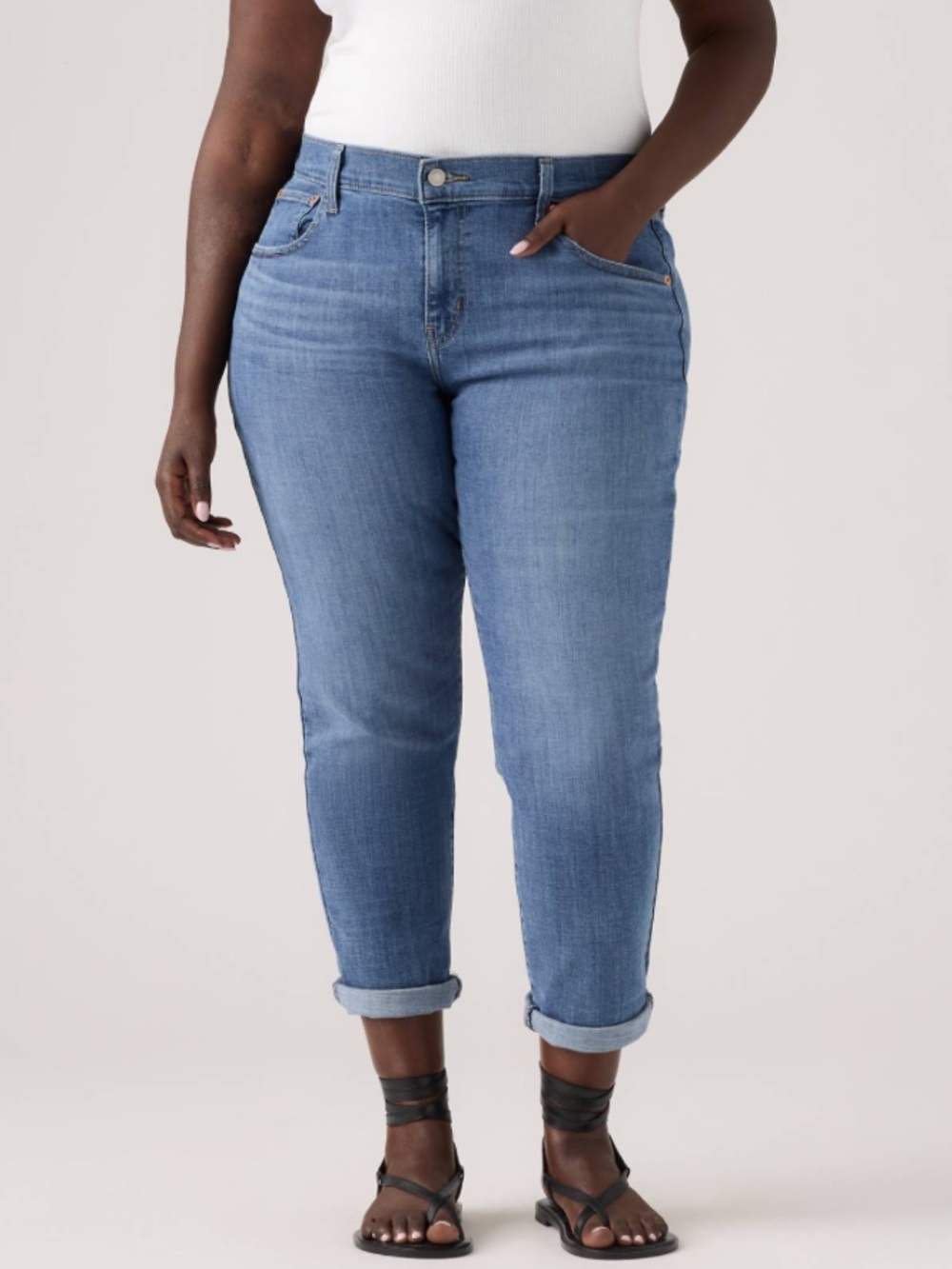 NWOT Levi’s Boyfriend Mid Rise Jeans